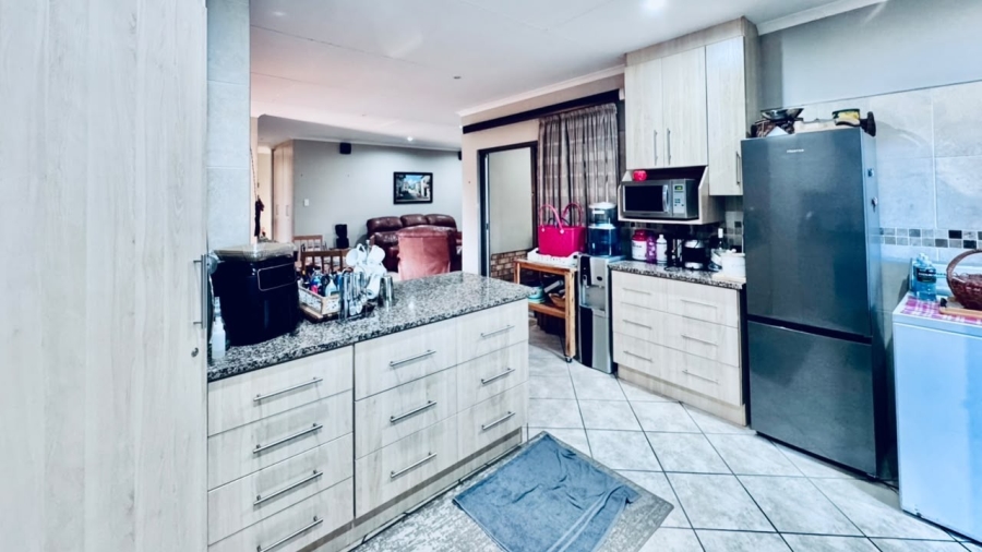 3 Bedroom Property for Sale in Waterkloof East North West